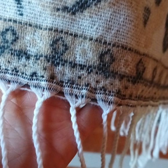 NEW Chico's reversible fringed. Poncho one size neutral floral pattern gray tan - Picture 7 of 12